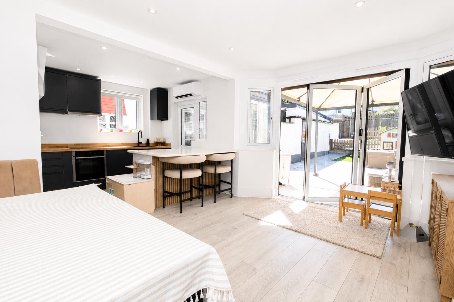 3 bed property in The Ridgeway, Waddon